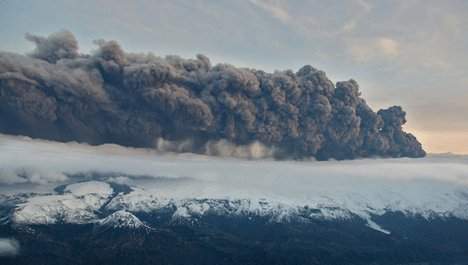 aswolk vulkaan eyjafjallajökull