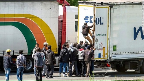 toestand bij calais met vluchtelingen, eind 2015