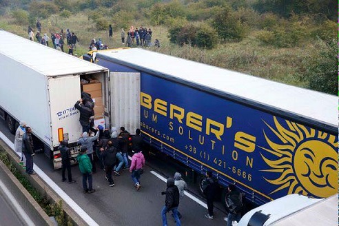 toestand bij calais met vluchtelingen, eind 2015