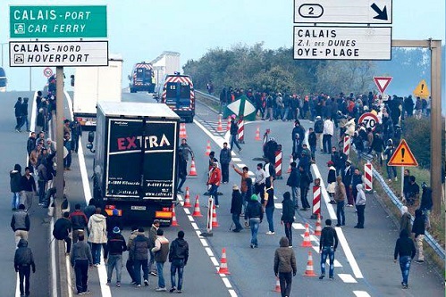 toestand bij calais met vluchtelingen, eind 2015