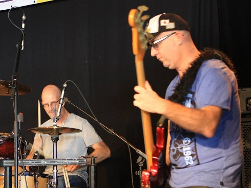hello george on stage cult en tumult veldhoven