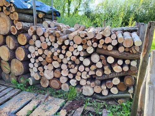 gezaagd stapeltje eikenhout