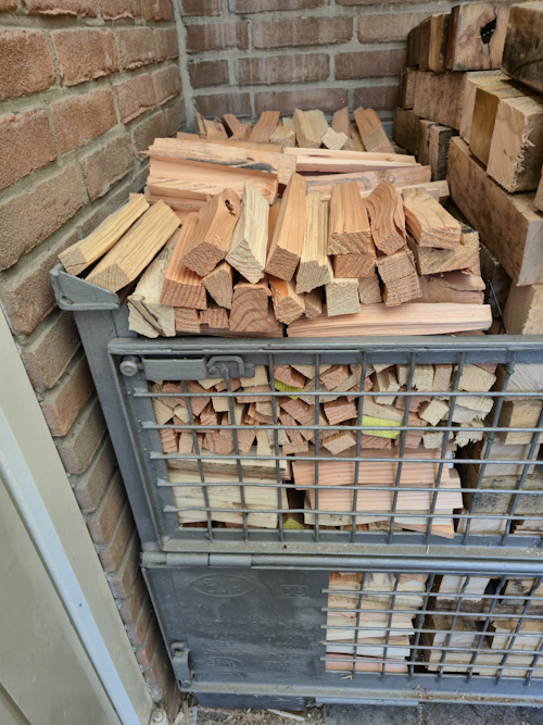 gitterbox vol zacht aanmaakhout