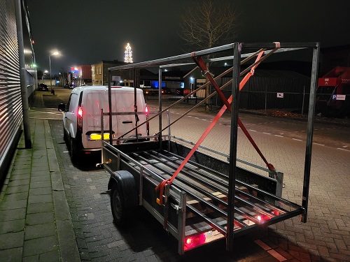 stalen frame houtopslag op transport