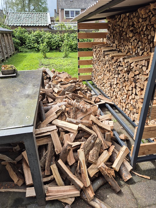 losgestort hout voor de houtopslag