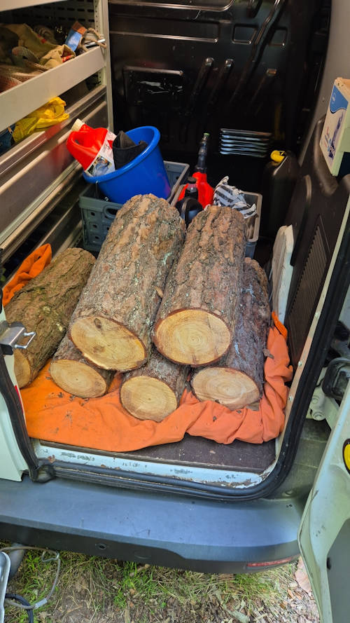 stukken grove den in de auto