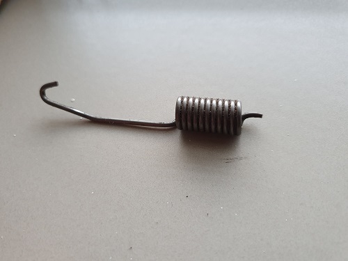 afgebroken veer voor de kettingrem