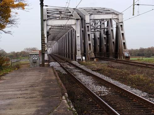 waal spoorbrug zaltbommel