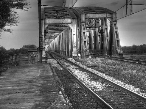 hdr spoorbrug waal zaltbommel