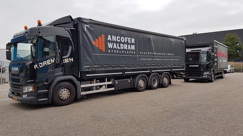 twee scania broertjes bij de dealer