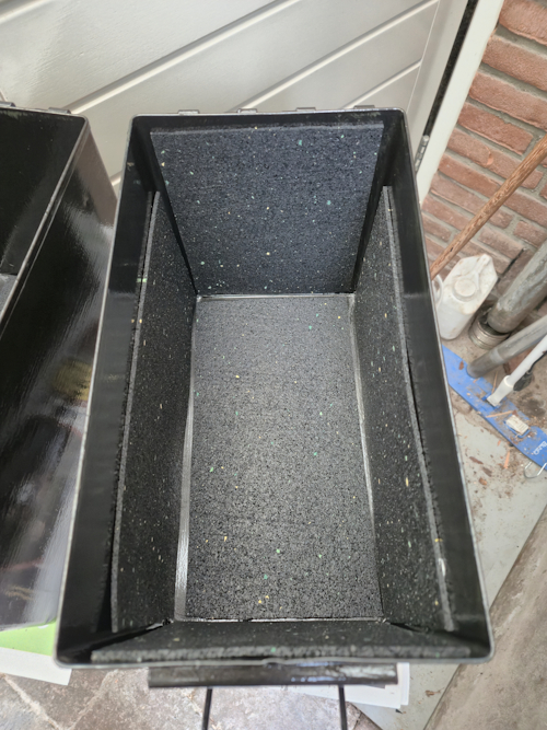 antislip mat als voering in oude munitiekist